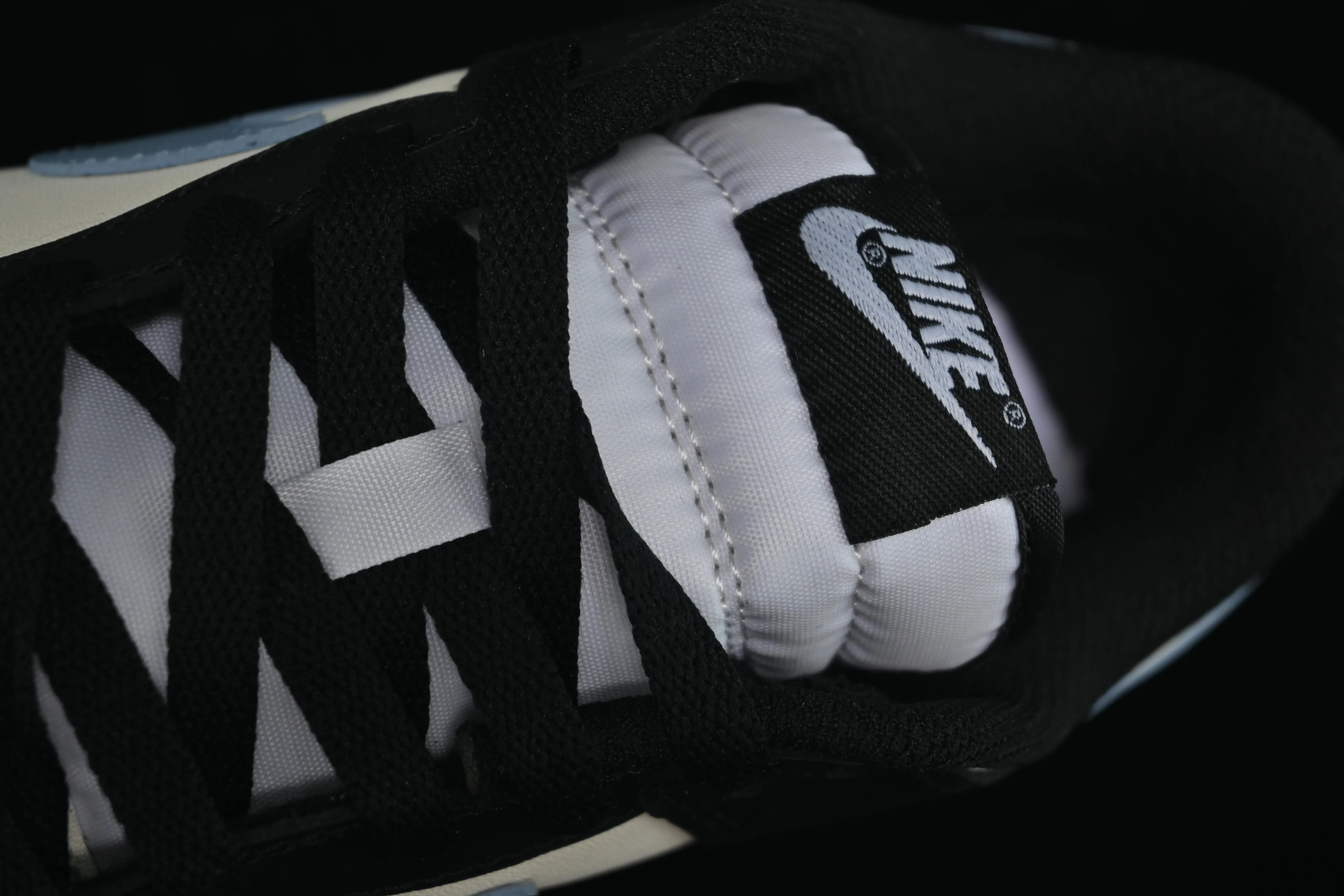All Categories Nk SB Dunk Series Nk SB Dunk Low Low-top sneakers Nike SB Dunk Low White, black and blue color Low-top casual sneakers DD1391-100